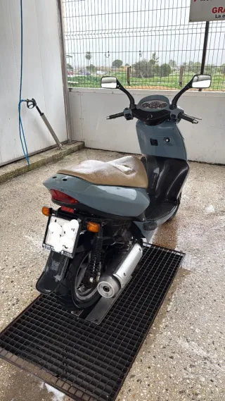 Aprilia Leonardo 150cc Maxiscooter