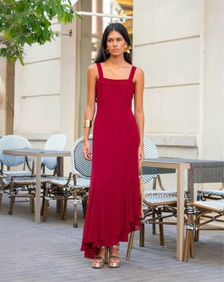 Vestido asimétrico burdeos boda