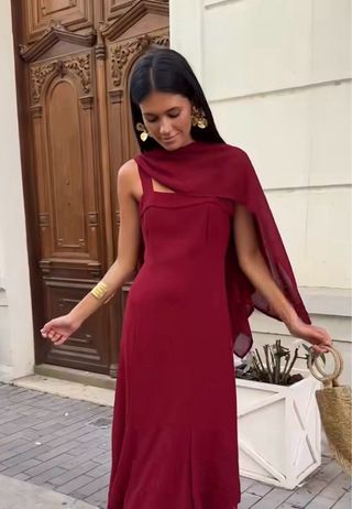 Vestido asimétrico burdeos boda