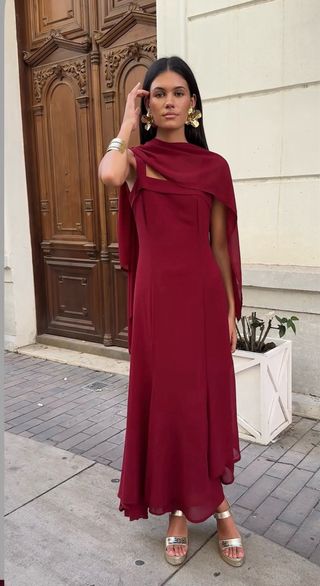 Vestido asimétrico burdeos boda