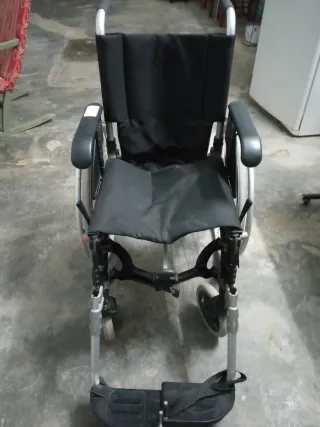 Silla de ruedas plegable