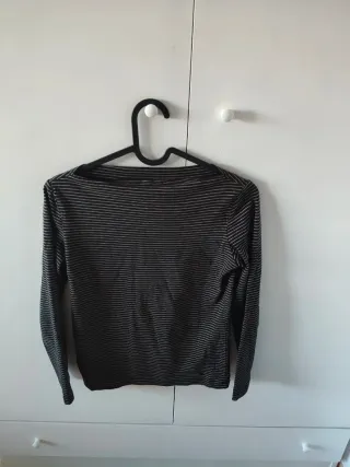 Camiseta de rayas negra y beige