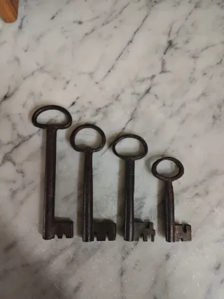 Set 4 Chiavi Antiche Diverse Misure