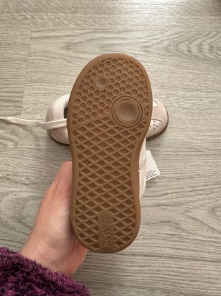 Zapatillas Zara Talla 23 color Crema