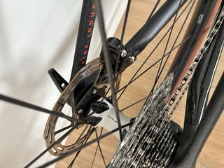 Bicicleta Gravel KTM con suspension.
