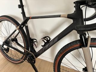 Bicicleta Gravel KTM con suspension.