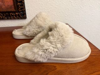 Zapatillas beige peludas