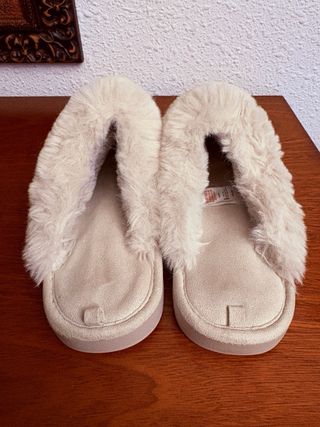 Zapatillas beige peludas