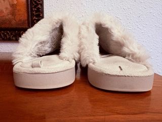 Zapatillas beige peludas