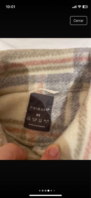 Chaqueta peluda a rayas beige y gris