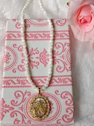 Collar y medalla Avemaría nácar natural