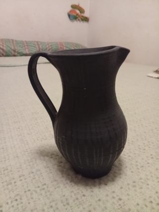 Jarrón de cerámica negro