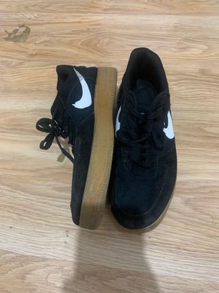 Zapatillas Nike Negras Goma Marrón