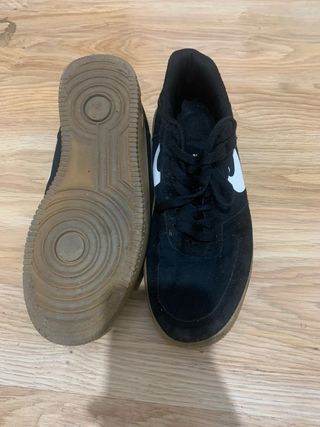 Zapatillas Nike Negras Goma Marrón