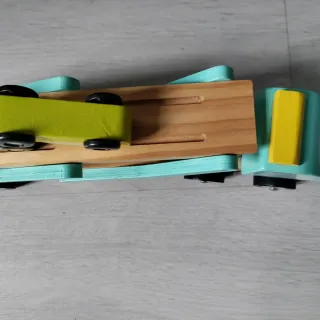 Camión de madera con 4 coches para las vías de mad