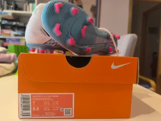 Botas Fútbol Nike Superfly 9 Club. Talla 40