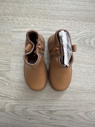 Botines camel talla 24