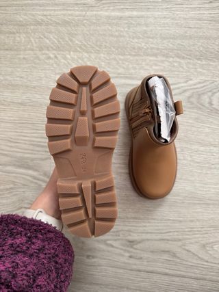 Botines camel talla 24