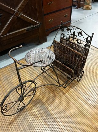 Revistero/Macetero Triciclo Decorativo