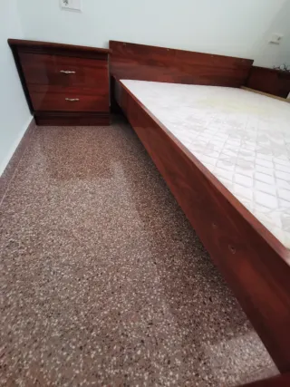 Juego de Cama Completo, base, colchón y mesitas