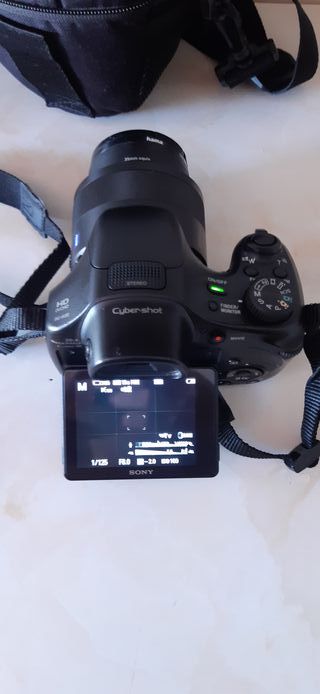 Cámara Sony Compacta Negra + Accesorios