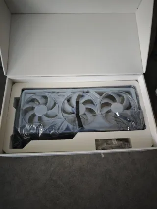 Asus ROG Astral RTX 5080 OC