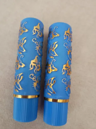 Pack 2 pintalabios azules con mariposas doradas