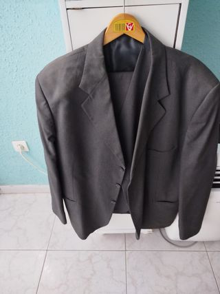 Traje de hombre marrón hay 3 diferentes