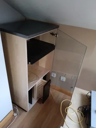 Mueble de salón con armario y estanterías