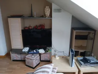 Mueble de salón con armario y estanterías