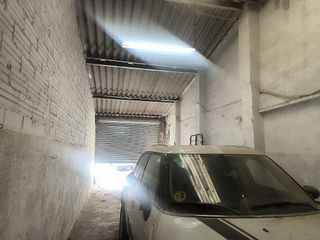 Local comercial en venta en El Turó de la Peira en Barcelona