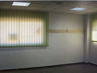 Local comercial en alquiler en Avda. de Abril. - 9 de octubre en Sagunto