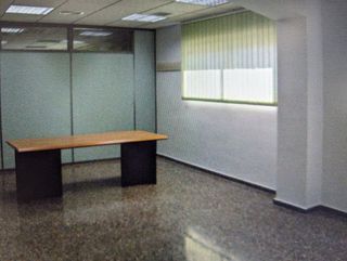 Local comercial en alquiler en Avda. de Abril. - 9 de octubre en Sagunto