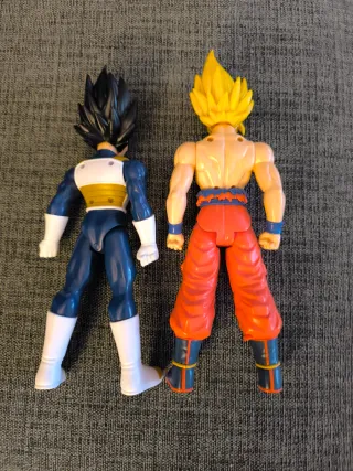 Muñecos Goku y Vegeta