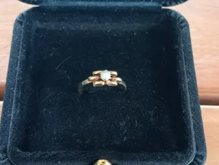 Anillo de oro con perla