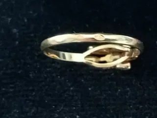 Anillo de oro con perla