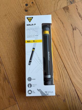Bomba Topeak Ninja P sin usar en su caja.