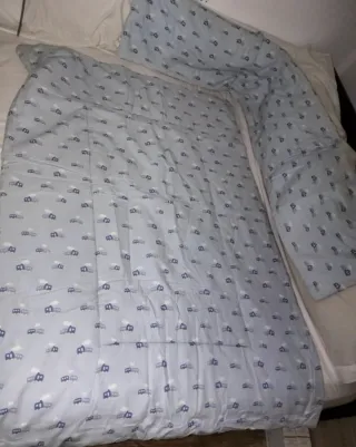 Lote cuna bebé: bolso, edredón, Chichonera, etc...