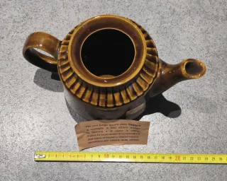 Teiera in ceramica marrone