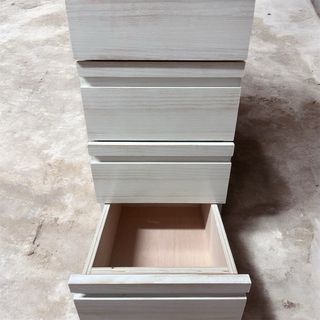 Cajonera de madera y cristal