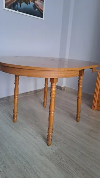 Mesa redonda y ovalada plegable de madera