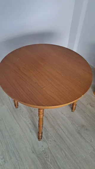 Mesa redonda y ovalada plegable de madera