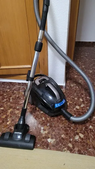 Aspiradora Nilfisk Meteor 800W Negra