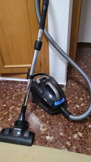 Aspiradora Nilfisk Meteor 800W Negra