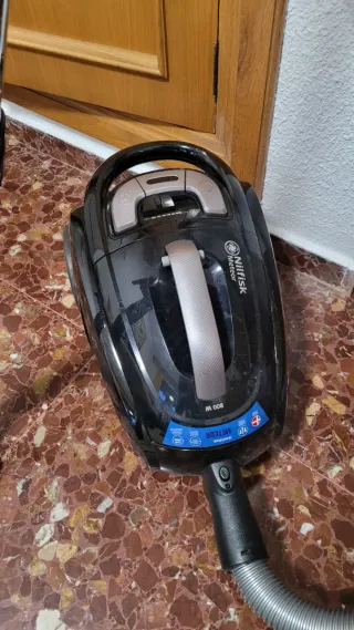 Aspiradora Nilfisk Meteor 800W Negra