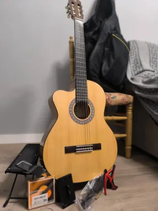 Guitarra Española Electrificada Zurdos y accesorio
