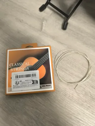 Guitarra Española Electrificada Zurdos y accesorio