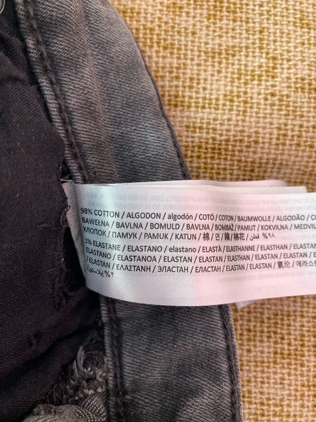 Pantalones vaqueros grises Mango Talla 36.