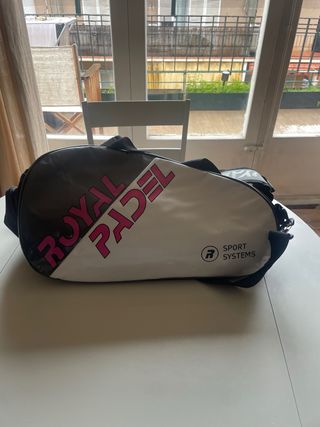 Paletero Royal Padel prácticamente nuevo.