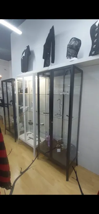 Vitrina IKEA MILSBO Negra Cristal Metal